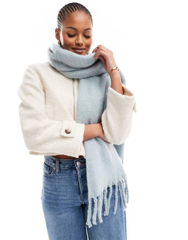 Cotton On - Phoebe - Angerauter Schal in Delphie-Blau mit Fransen von Cotton:On