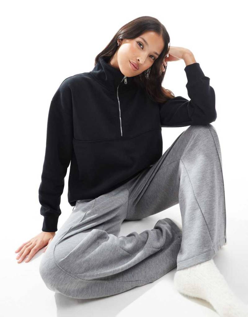 Cotton On - Plush Essential - Sweatshirt in Schwarz mit kurzem Reißverschluss von Cotton On