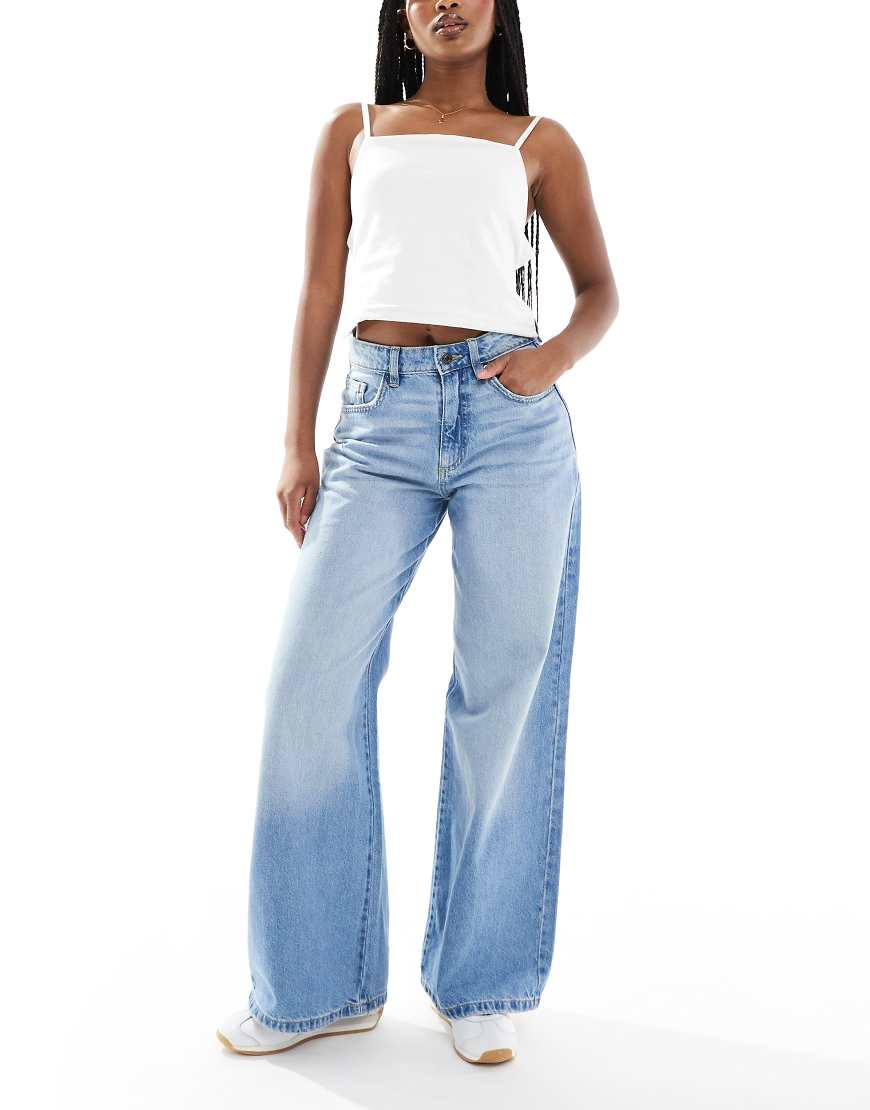 Cotton On - Relaxed Fit Jeans in Breeze-Blau mit weitem Bein von Cotton:On