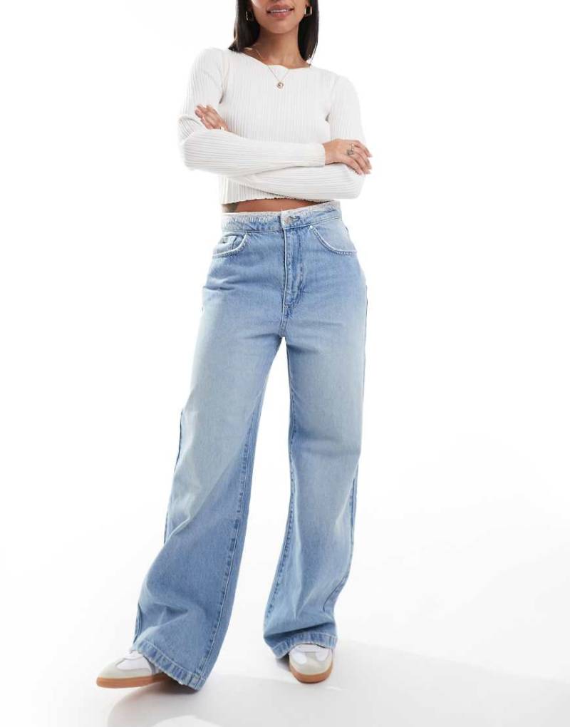 Cotton On - Sehr weite Jeans in Wolkenblau mit Spitze am Bund von Cotton:On