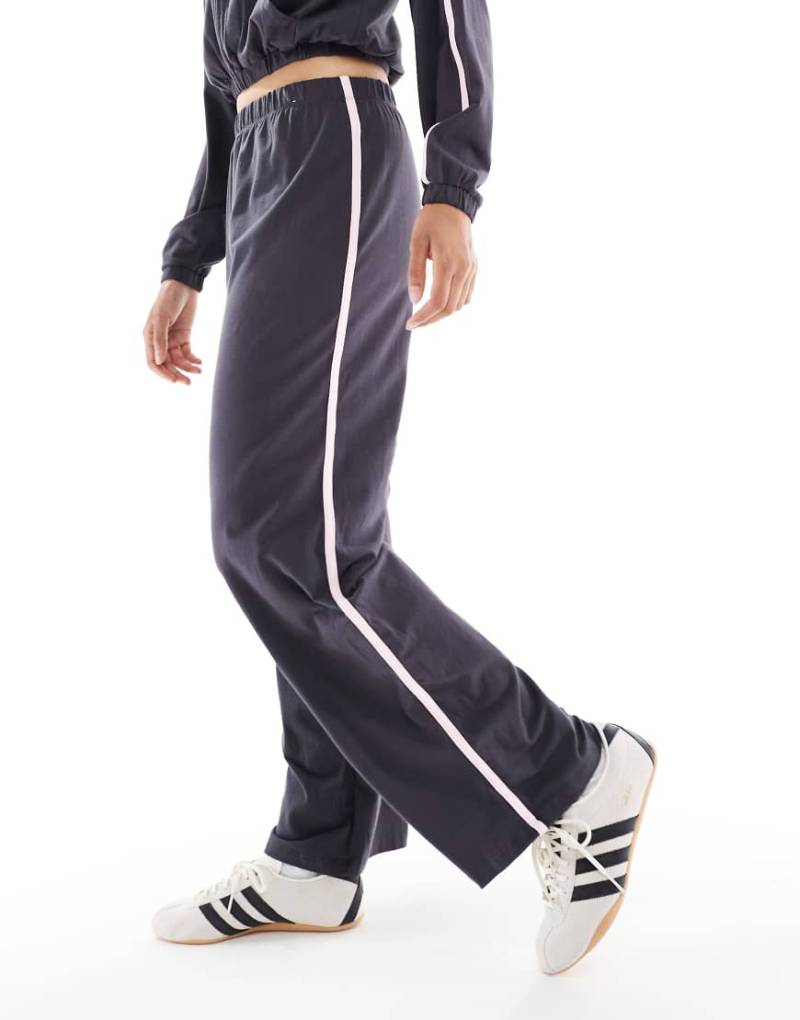 Cotton On - Sleep - Leichte, superweiche Hose in der Fareb Deep Blue Aura mit weitem Bein-Marineblau von Cotton:On