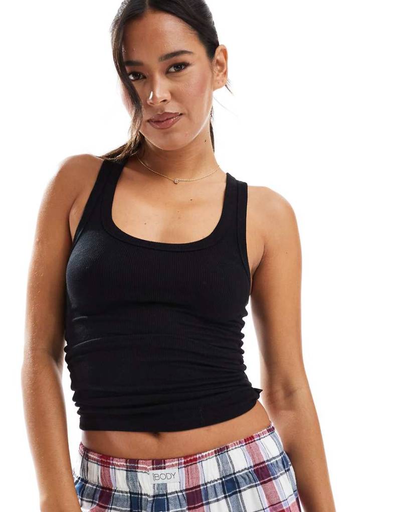 Cotton On - Sleep Recovery - Geripptes Racer-Pyjamaoberteil in Schwarz von Cotton On