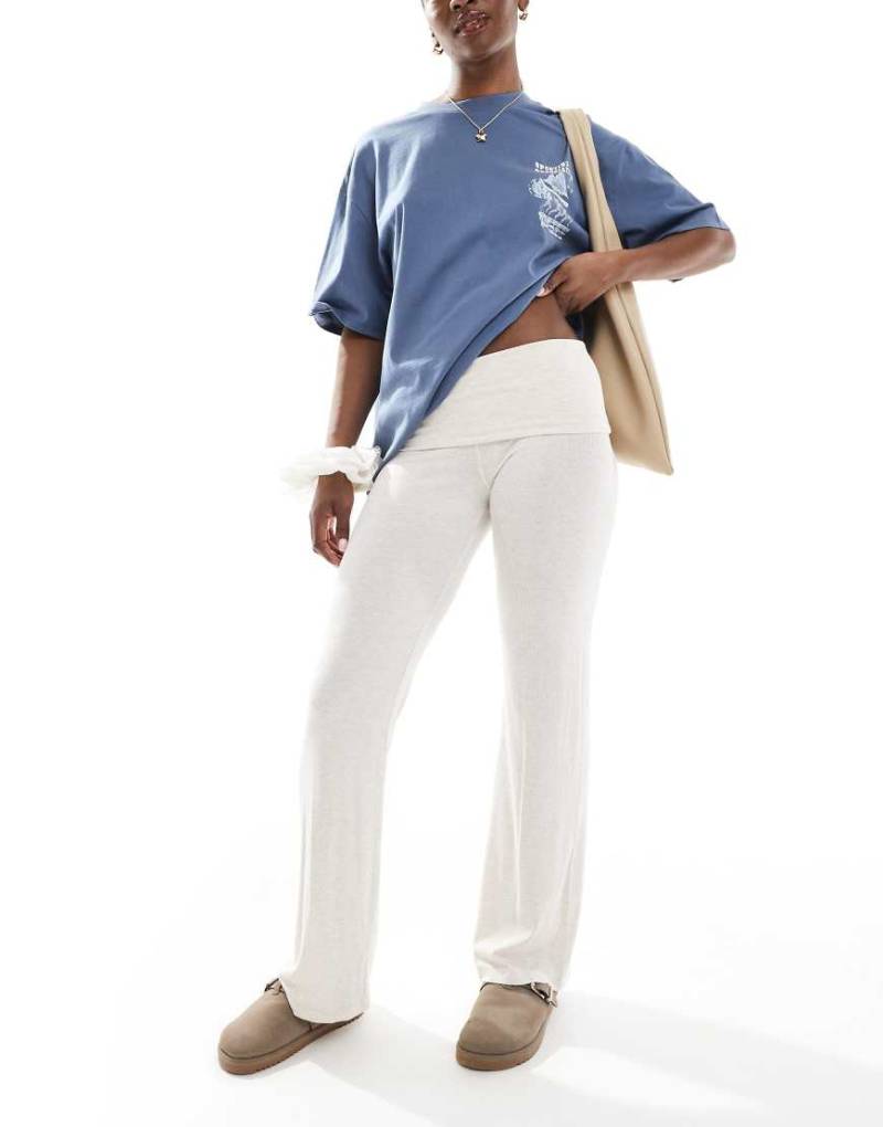 Cotton On - Sleep Recovery - Lounge-Hose in Creme meliert mit Umschlagbund-Weiß von Cotton On