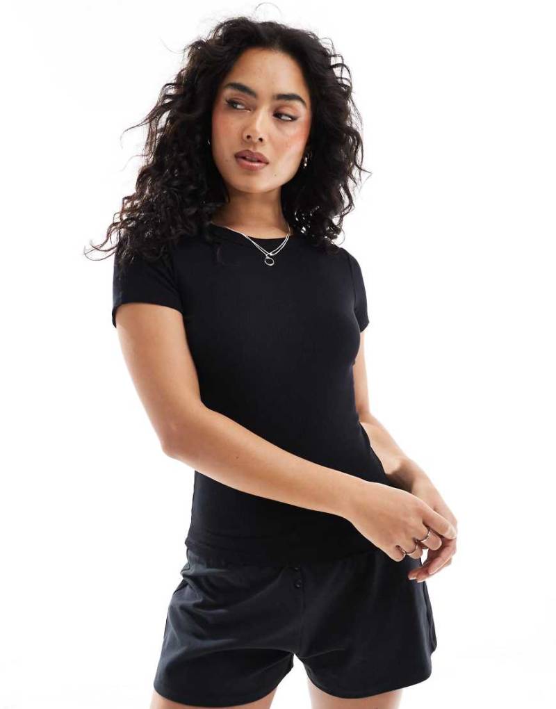 Cotton On - Sleep Recovery - Tailliertes T-Shirt in Schwarz von Cotton:On