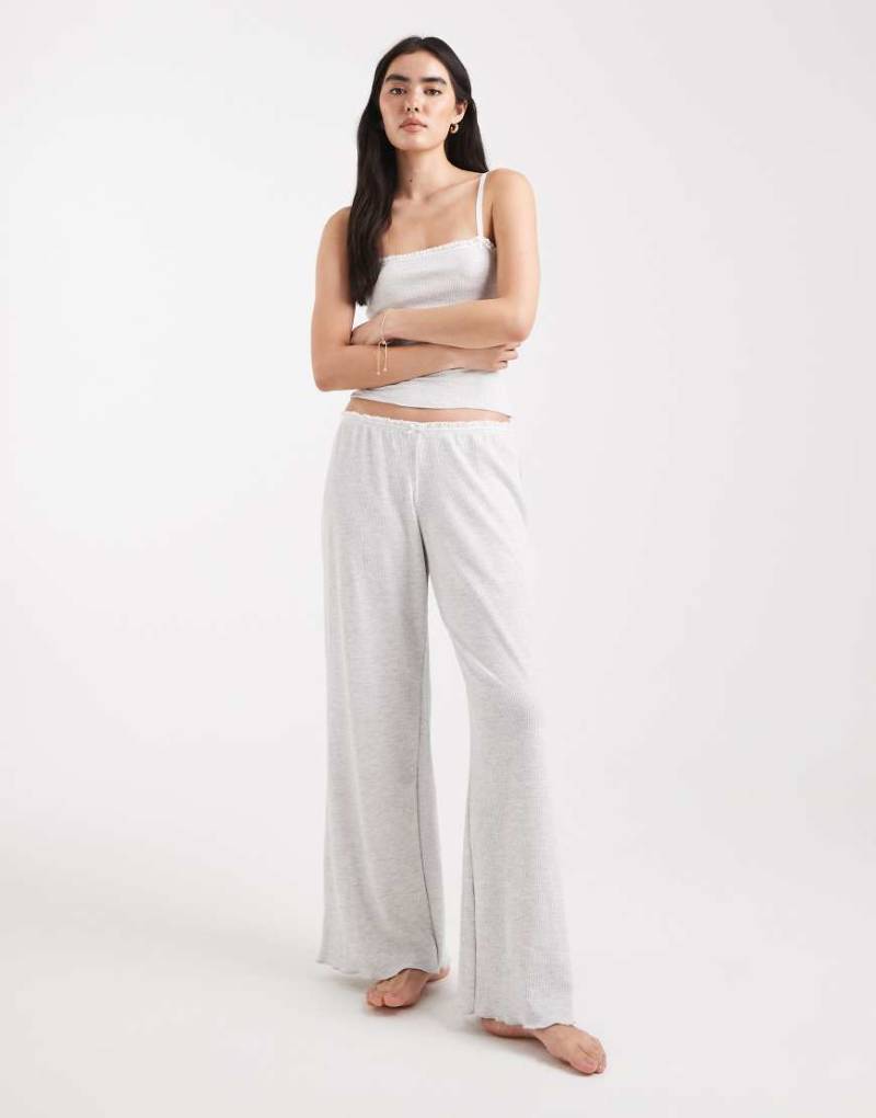 Cotton On - Sleep - Waffel-Hose mit weitem Bein in meliertem Hellgrau, Kombiteil Cotton On - Sleep - Waffel-Hose mit weitem Bein in meliertem Hellgrau, Kombiteil von Cotton:On