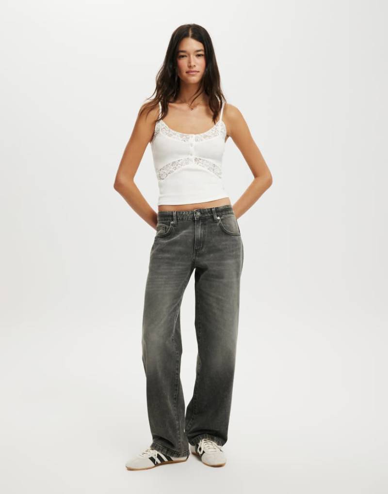 Cotton On - Straight Jeans in Schwarz mit niedrigem Bund von Cotton On