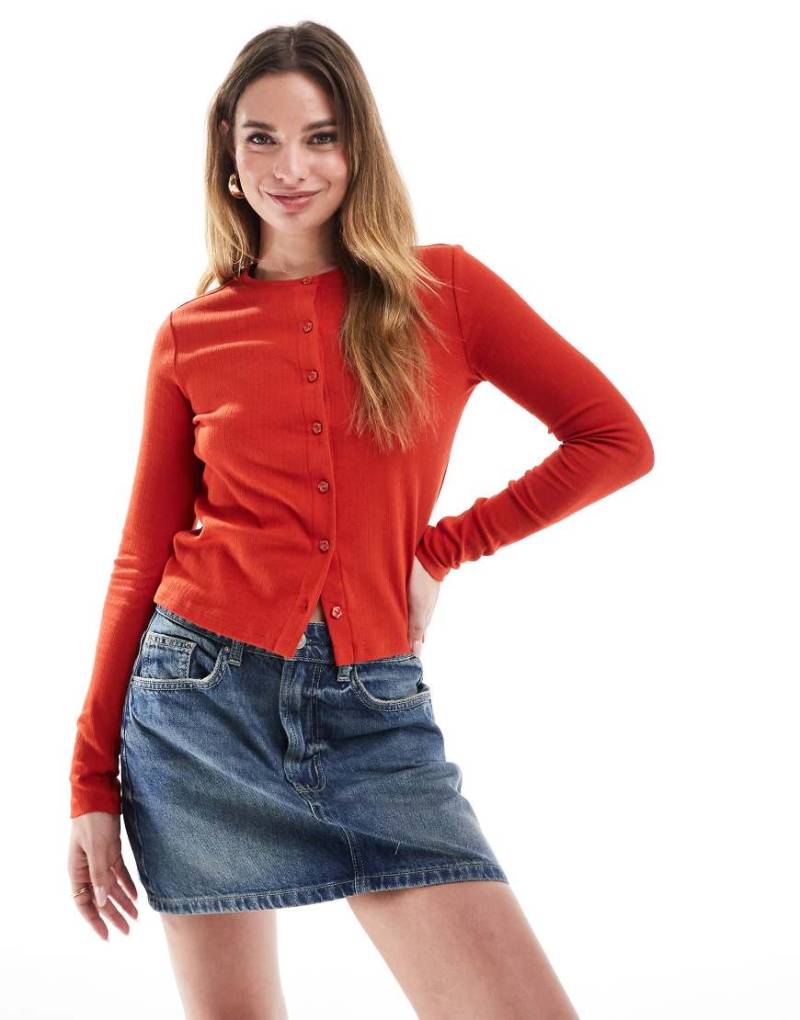 Cotton On - Strickjacke aus rotem Pointelle-Jersey mit Knopfleiste von Cotton On