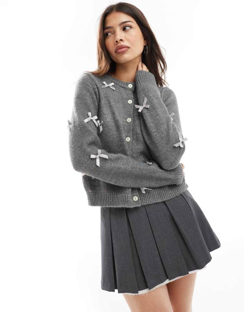 Cotton On - Strickjacke in Graphit mit Rundhalsausschnitt und Schleifendetails-Grau von Cotton:On