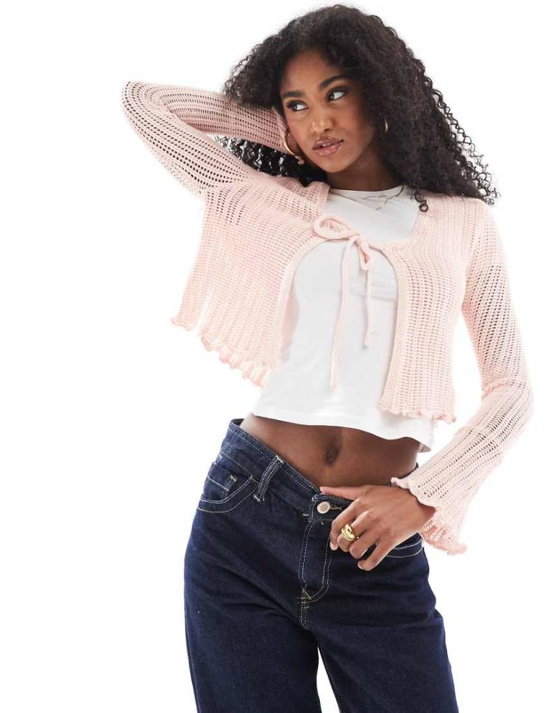 Cotton On - Strickjacke in Kirschblüte mit Bindedetail-Bunt von Cotton On