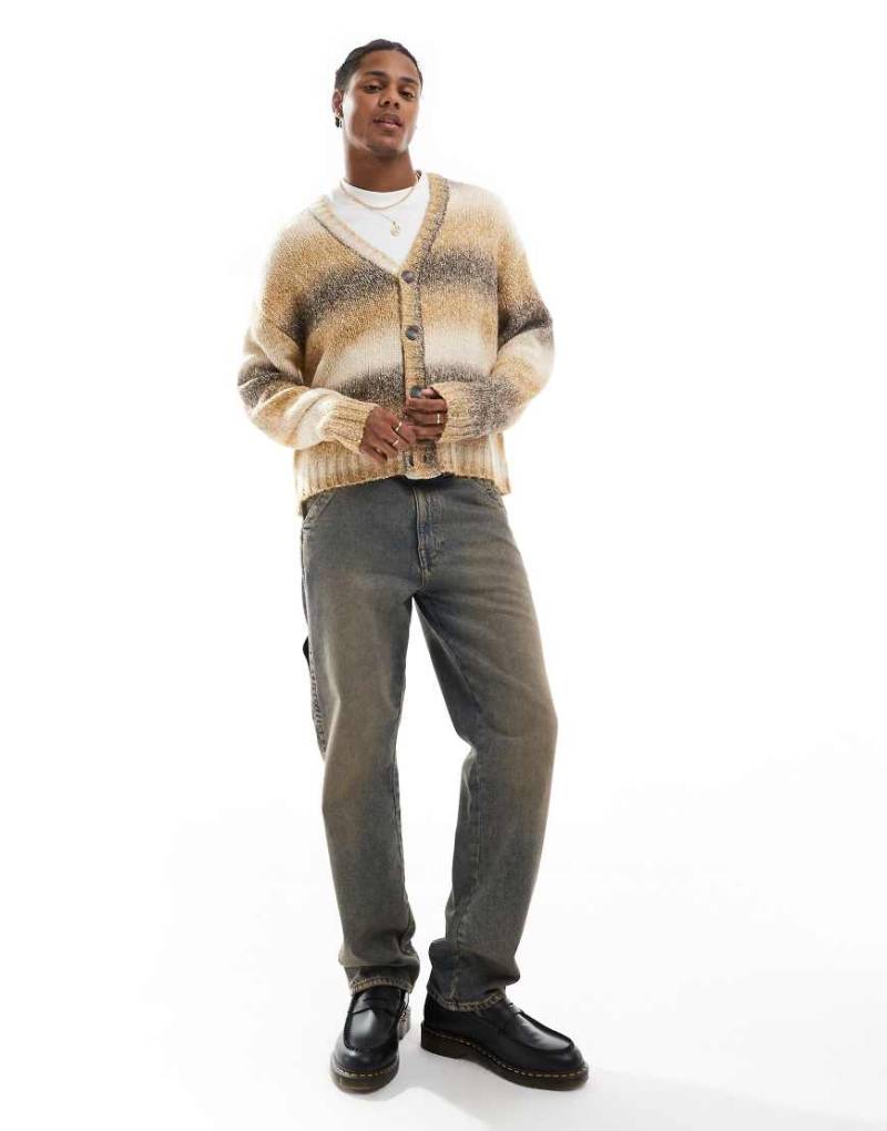 Cotton On - Strickjacke mit kastiger Passform und Farbverlauf in Milchkaffeebraun von Cotton On