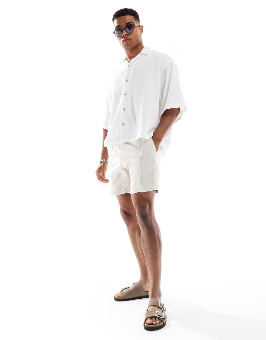 Cotton On - Strukturierte Shorts aus Webstoff in Natur-Bunt von Cotton:On