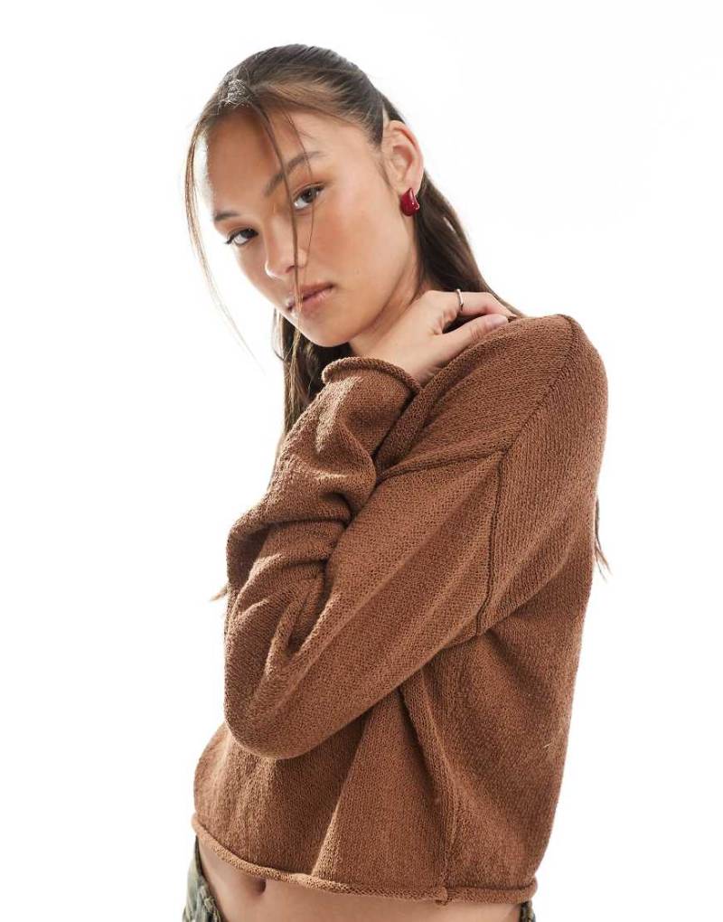 Cotton On - Sweatshirt in Walnussbraun mit umgeschlagenem U-Boot-Ausschnitt von Cotton:On