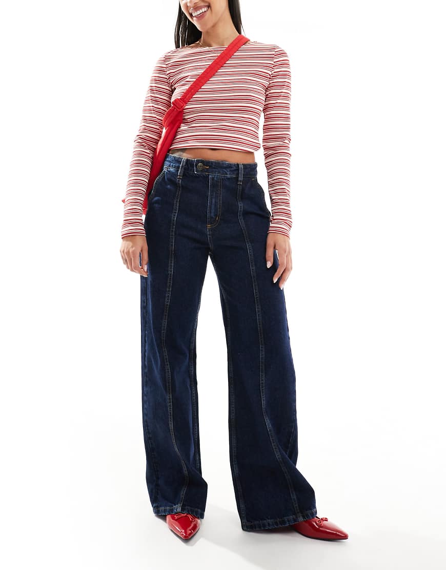 Cotton On - Weit geschnittene Denim-Jeans in blauer Rinse-Waschung mit Ziernaht Cotton On - Weit geschnittene Denim-Jeans in blauer Rinse-Waschung mit Ziernaht von Cotton:On
