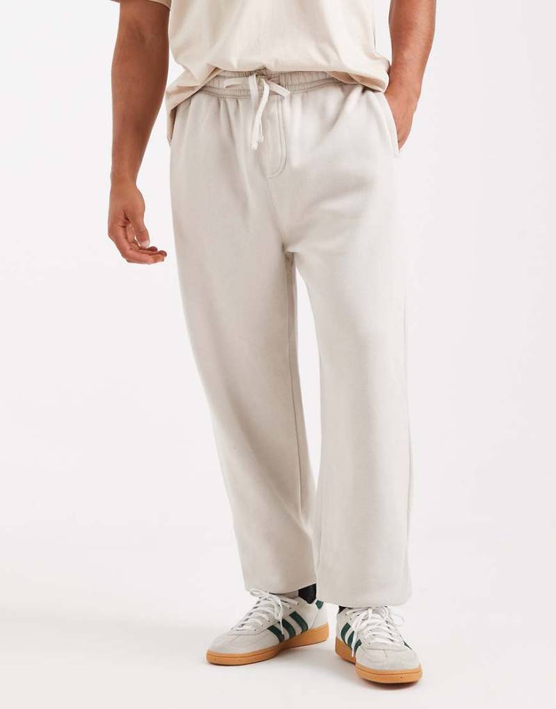 Cotton On - Weite Jogginghose in Knochenweiß mit Bündchen-Neutral von Cotton:On