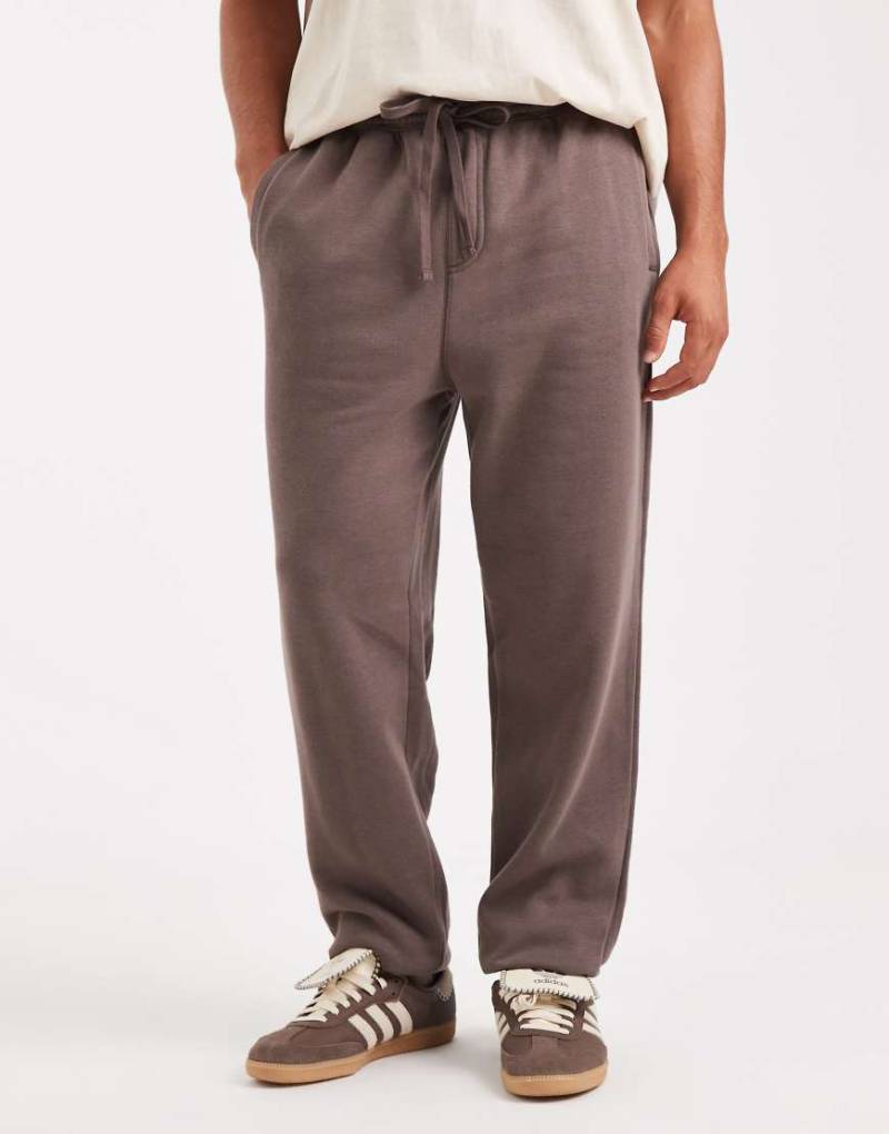 Cotton On - Weite Jogginghose in verwaschenem Schokobraun mit Bündchen-Brown von Cotton On