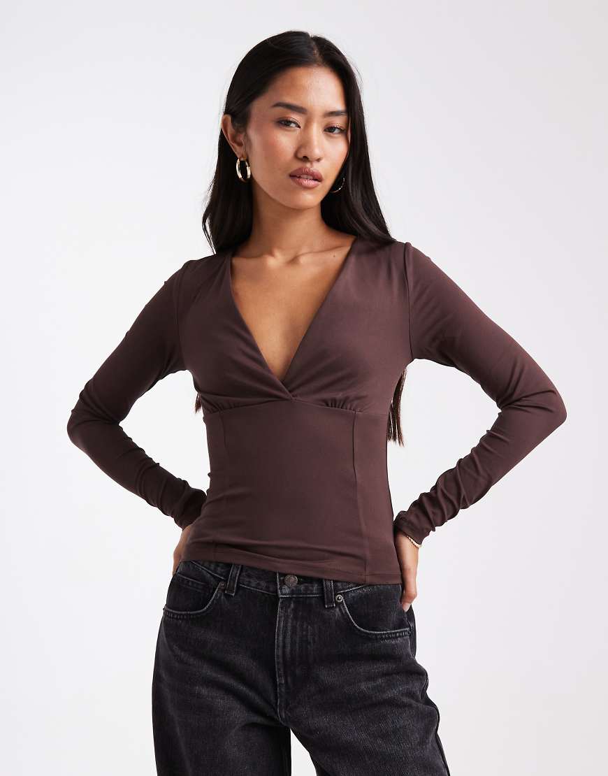 Cotton On - Zali - Langärmliges Oberteil in American Oak mit überkreuzter Vorderseite-Brown von Cotton On