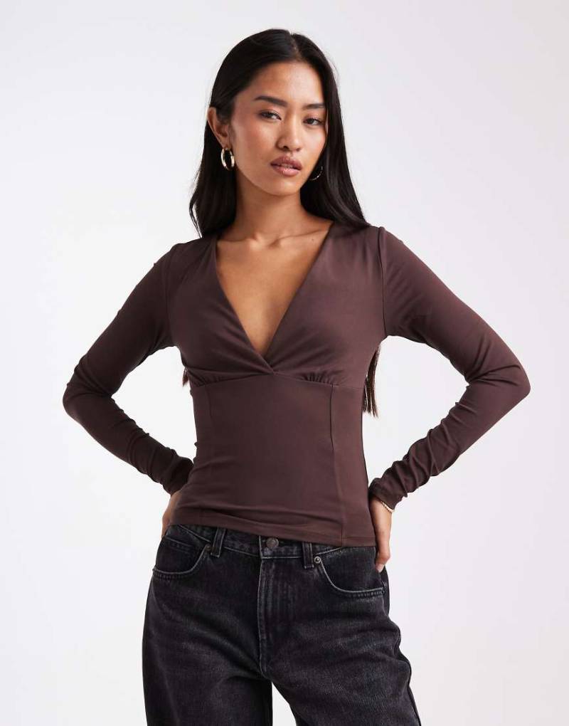 Cotton On - Zali - Langärmliges Oberteil in American Oak mit überkreuzter Vorderseite-Brown von Cotton On