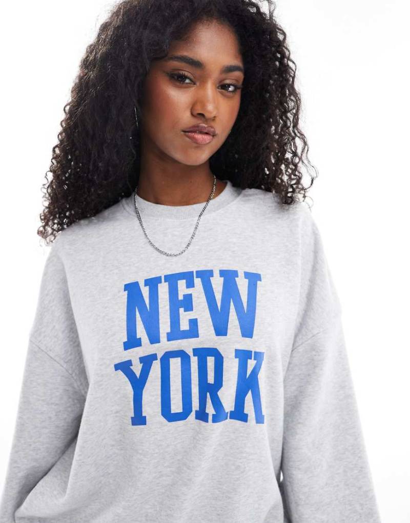 Cotton - Sweatshirt in Grau mit lizenzierter New York-Grafik von Cotton:On