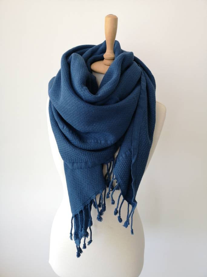 Kobaltblauer Oversized Schal - Weicher Gewebter Großer Reiseschal Woth Quasten Unisex Accessoires Trendy Outfit Decke von CottonMood
