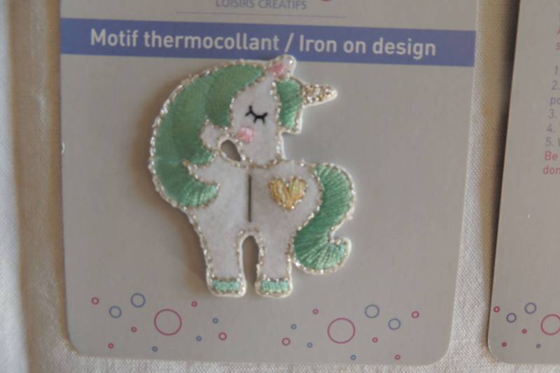 Bügelbild Einhorn Muster Farbe Weiß Und Grün Bügelbild Einhorn Muster Farbe Weiß Und Grün von Coudfil