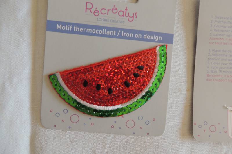 Die Hitzebefestige Paillettenscheibe Der Wassermelone Pailletten Schattierungen Rot Und Grün Die Hitzebefestige Paillettenscheibe Der Wassermelone Pailletten Schattierungen Rot Und Grün von Coudfil