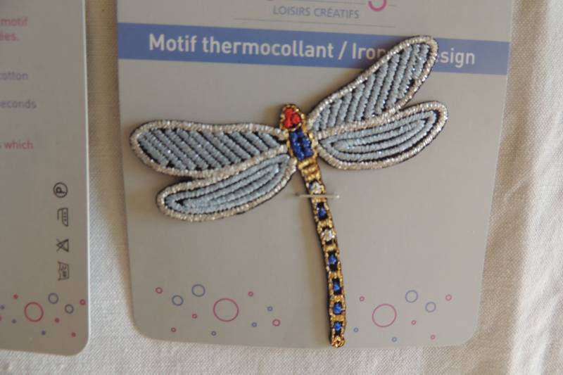 Glänzendes Bügelmotiv Libelle in Blau - Und Silbertönen Glänzendes Bügelmotiv Libelle in Blau - Und Silbertönen von Coudfil