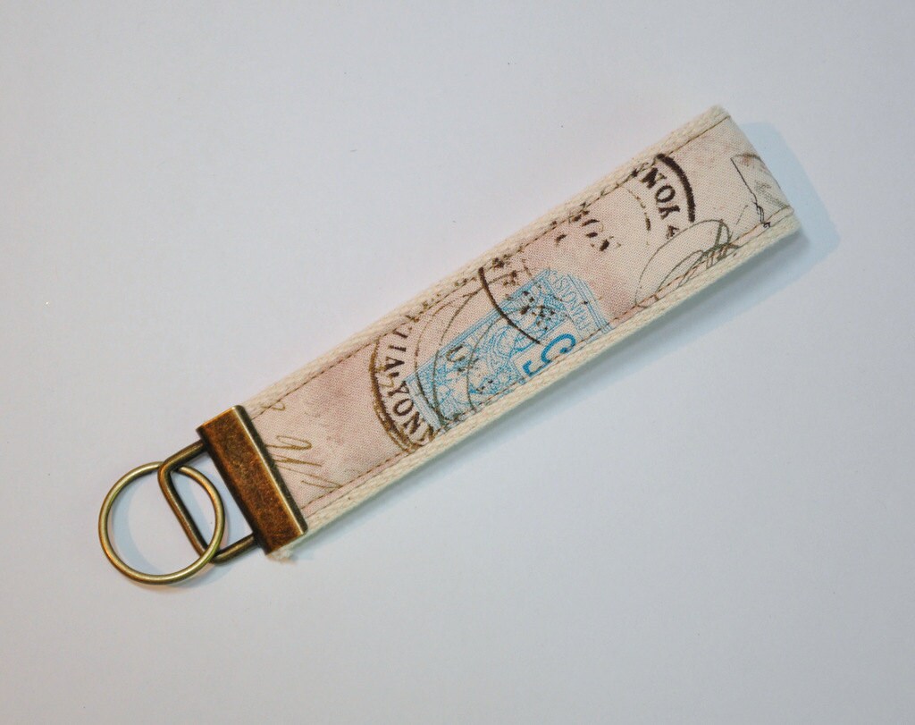 Correspondence Poststempel Fabric Key Fob Wristlet von Coudsdonc