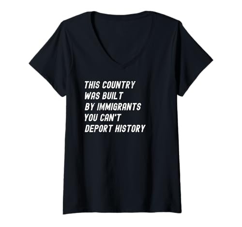 Damen This Country was Built by Immigrants Make America Great T-Shirt mit V-Ausschnitt von Country Was Built By Immigrants Make America Great