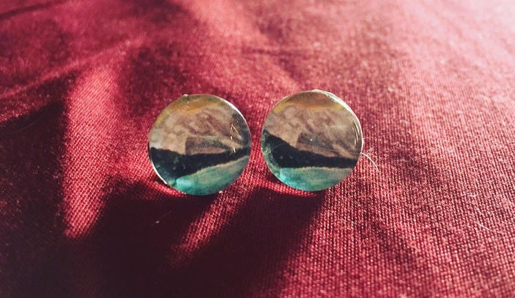 Bc Berg Glas Ohrstecker;die Berge Rufen; Bergschmuck; Zierliche Ohrringe Bc Berg Glas Ohrstecker;die Berge Rufen; Bergschmuck; Zierliche Ohrringe von CountryStrongArts