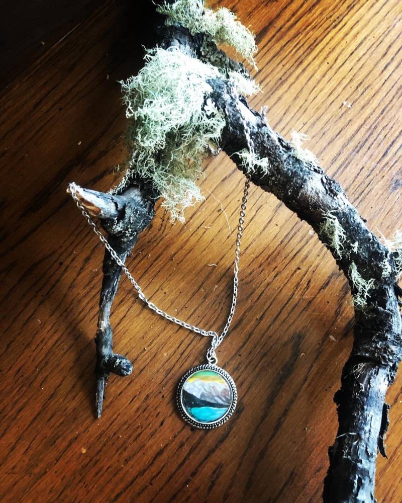 Bergkreis Silber Rahmen Halskette Wanderlust Halskette, Die Berge Rufend, Berg Schmuck, Anhänger, Charm von CountryStrongArts