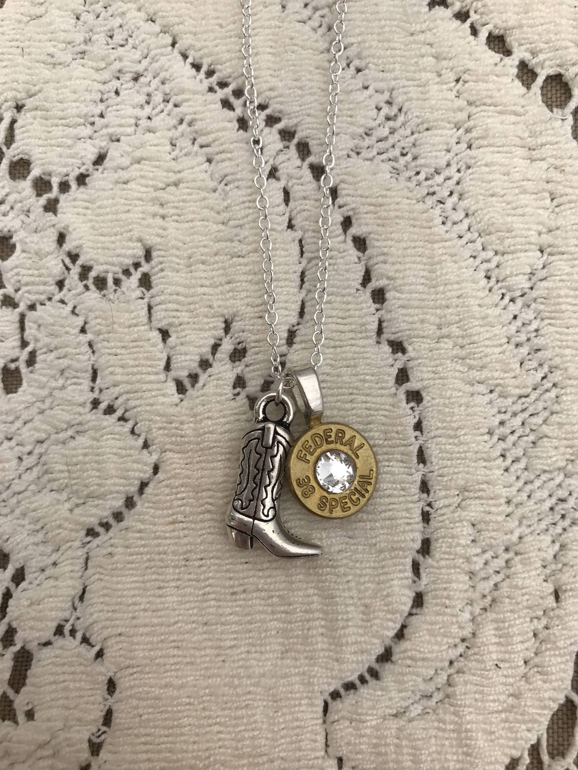 Cowboy Boot Anhänger Mit Patronenhülse Cowboy Boot Anhänger Mit Patronenhülse von CountryStrongJewelry