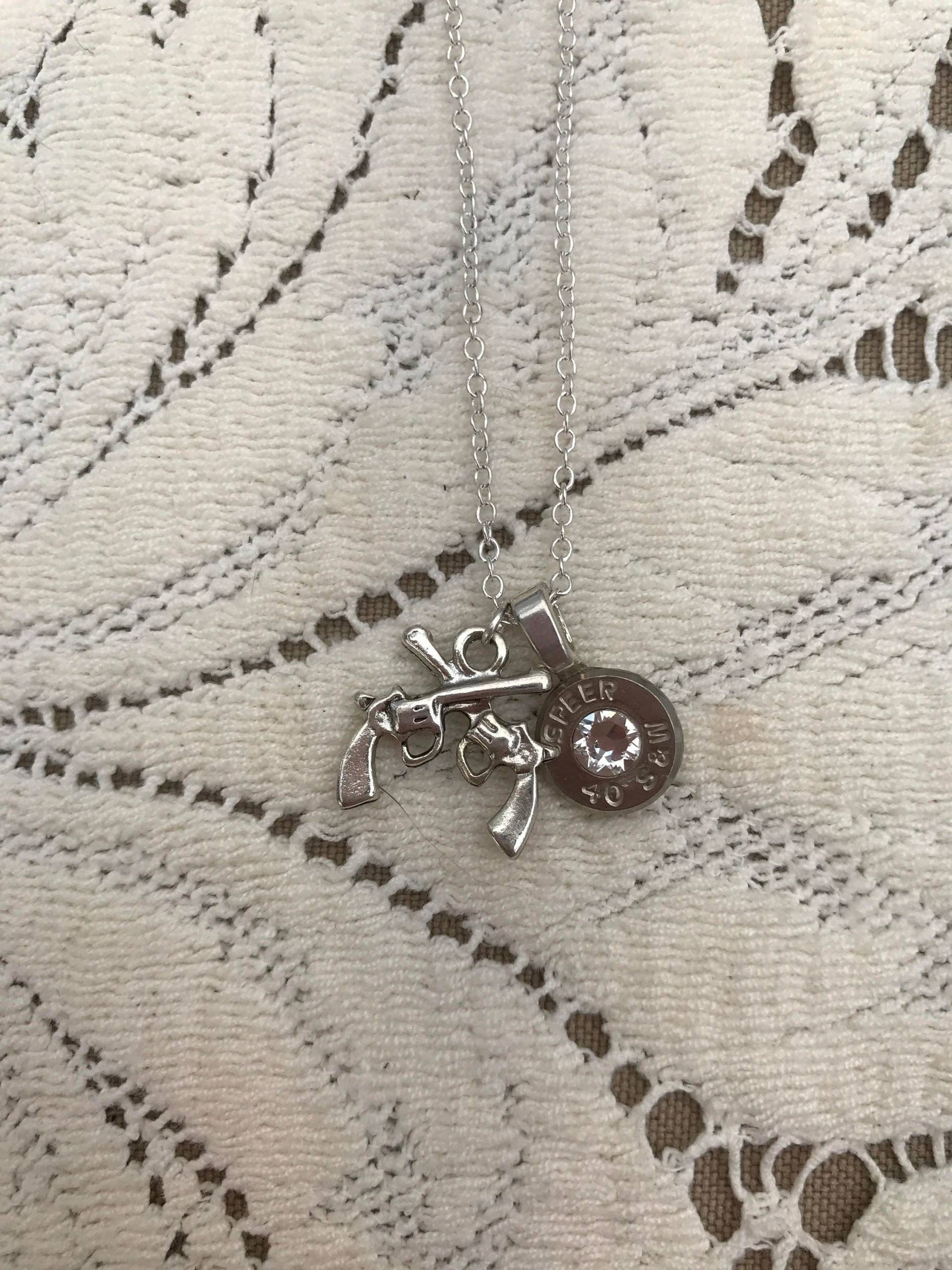Kreuz Pistolen Anhänger Halskette Mit Patronenhülse Kreuz Pistolen Anhänger Halskette Mit Patronenhülse von CountryStrongJewelry