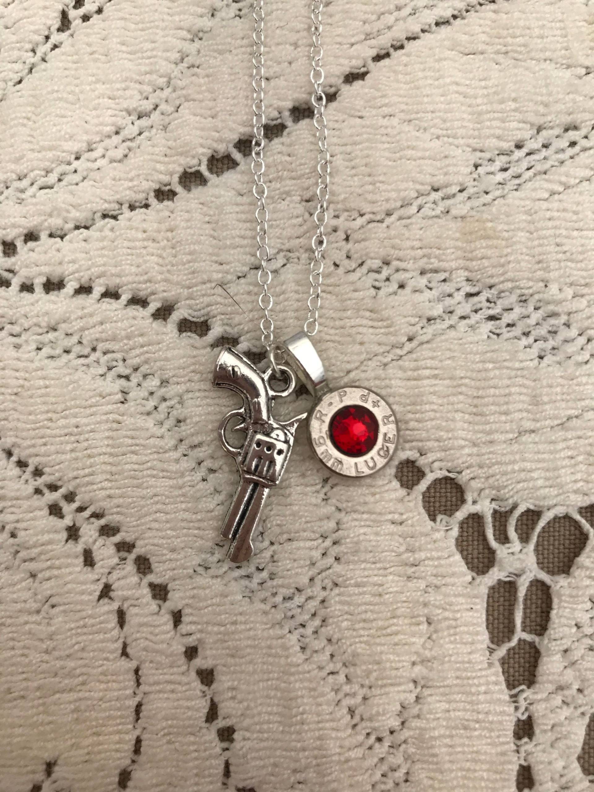 Pistolenanhänger Mit Patronenhülse Pistolenanhänger Mit Patronenhülse von CountryStrongJewelry