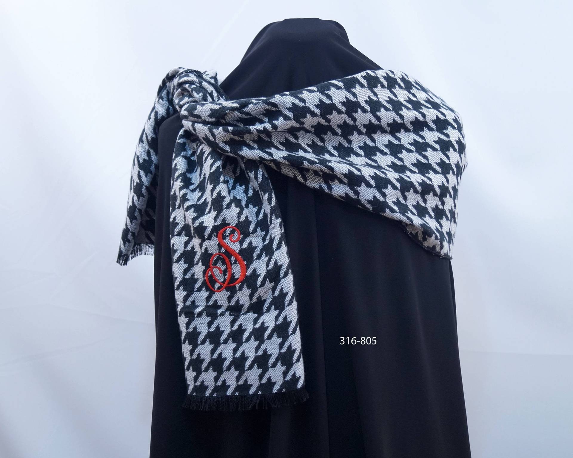 Monogrammierter Hahnentritt Schal Schwarz & Grau Rechteckiger Schal Monogrammierter Hahnentritt Schal Schwarz & Grau Rechteckiger Schal von CountryTouchStore