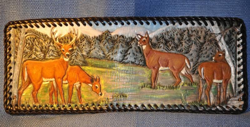 Handgeschnitzte Herren Geldbörse Mit Weißwedelhirsch-Motiv von CountrysideLeather