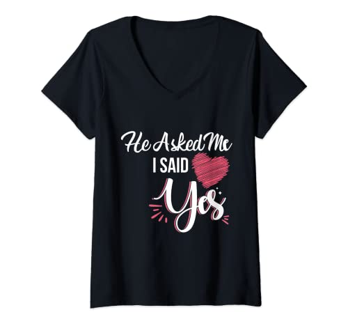 Damen He Asked Me & I Said Yes Heiratsantrag She Said Yes T-Shirt mit V-Ausschnitt von Couples Engagement He Asked She Said Yes Marriage