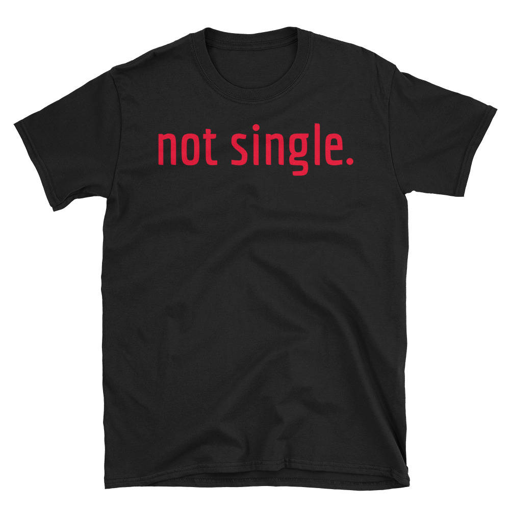 Not Single Lustige Beziehung Kurzärmeliges Unisex T-Shirt I'm Taken von CouplesBoutique