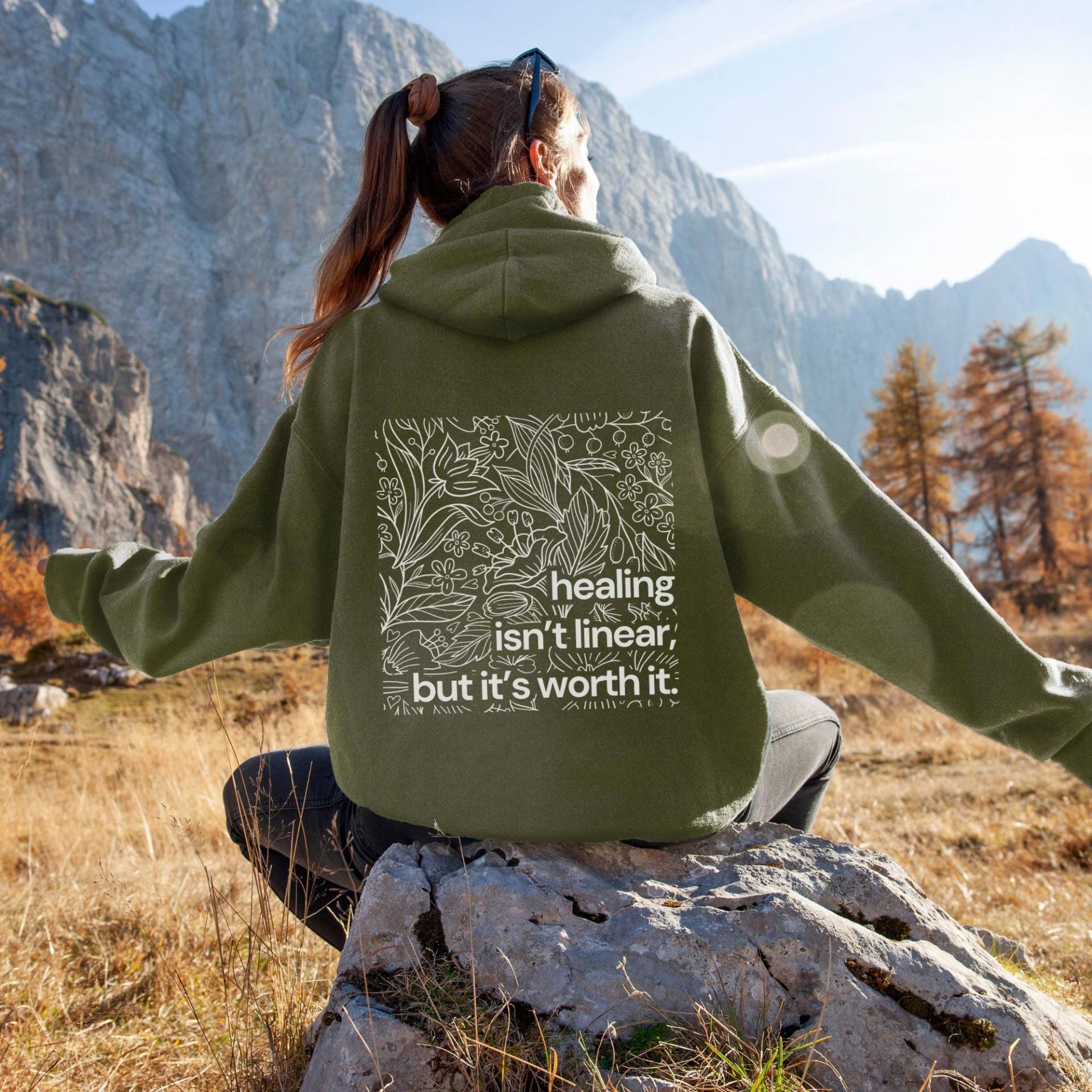 Mental Health Hoodie Anxiety & Growth Healing Isn't Linear Oversized Affirmation Floral Geschenk Für Sie Cozy Aesthetic Pullover von CourageforKindness