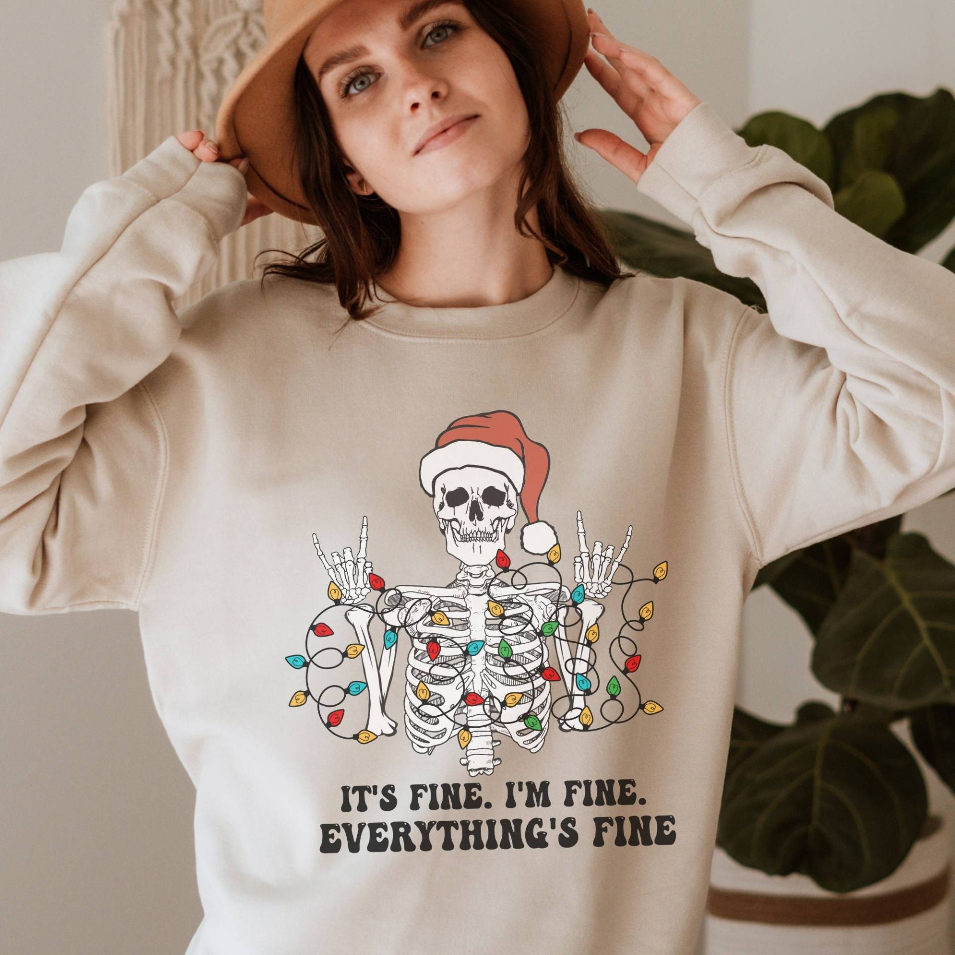Sweatshirt Weihnachten Pullover Skelett Christmas Lights Geschenk Für Weihnachtsfans von CourageforKindness