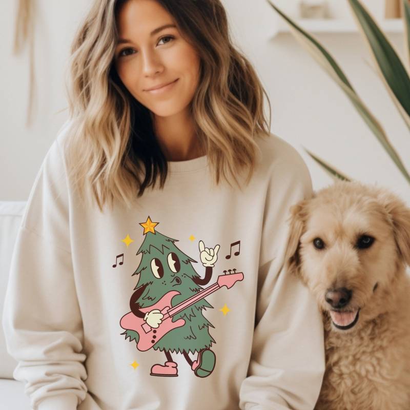 Sweatshirt Weihnachten Retro Musik Geschenk Für Musiker Pullover Tannenbaum Weihnachtsgeschenk Rock von CourageforKindness