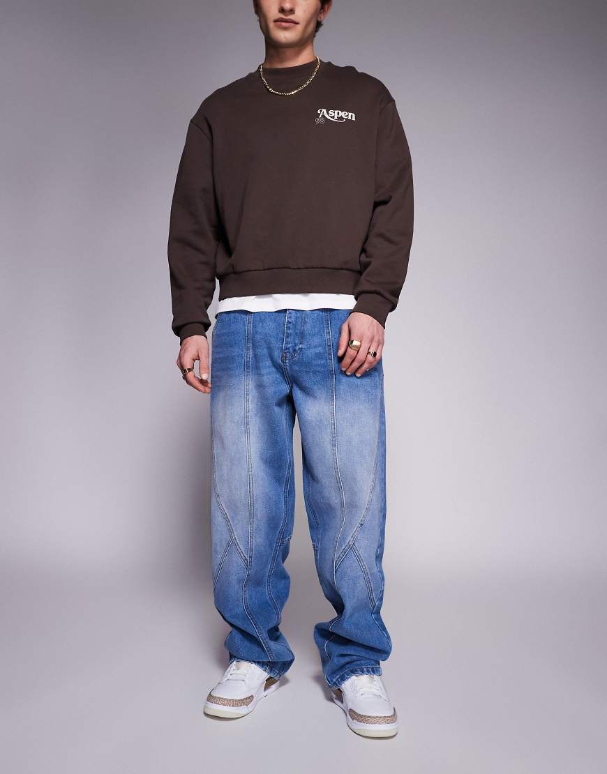 Courtside - Baggy Jeans in blauer Waschung mit Nahtdetail von Courtside
