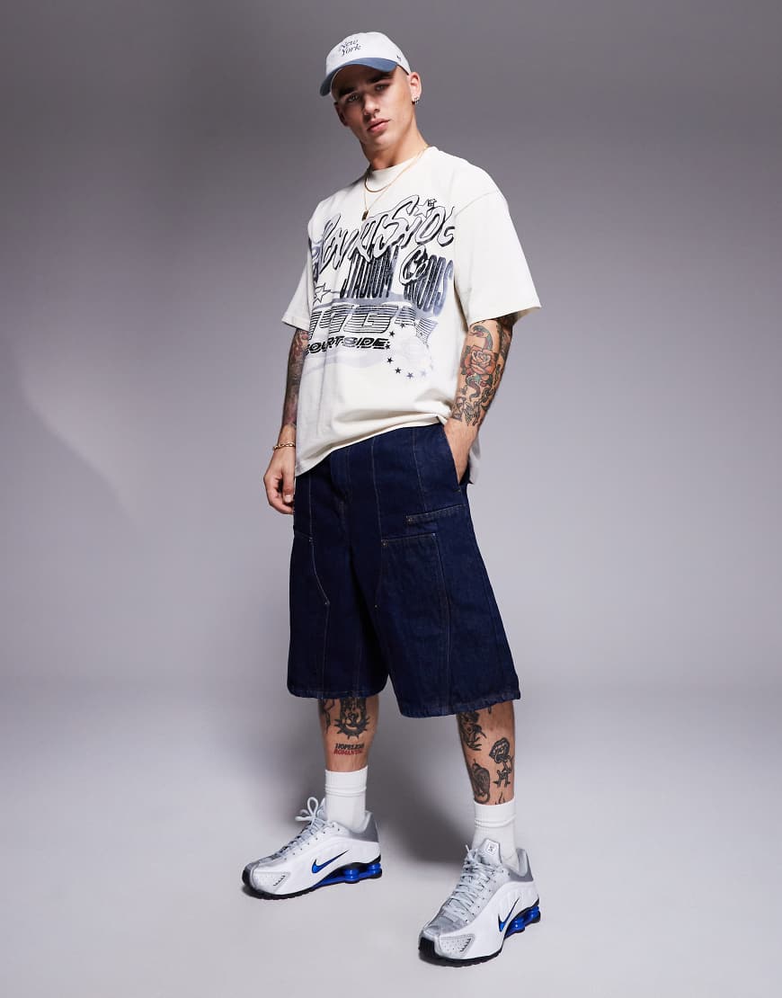 Courtside - Jeansjorts in Indigoblau mit Stoffbahnendetail und Gesäßtaschen mit Stickerei von Courtside