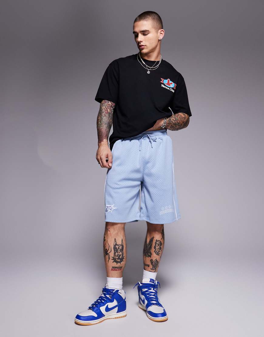 Courtside - Locker sitzende Sport-Shorts in Blau mit Logodetail von Courtside