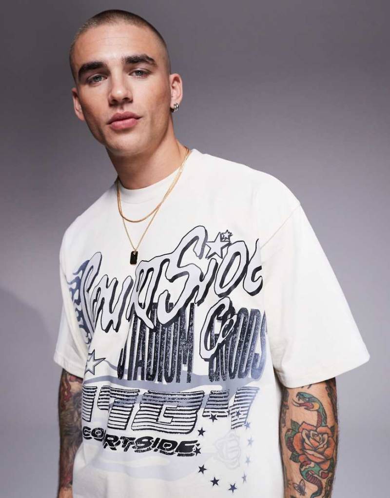 Courtside - Oversize-T-Shirt in Cremeweiß aus 250 g schwerem Material mit Motivdetail von Courtside