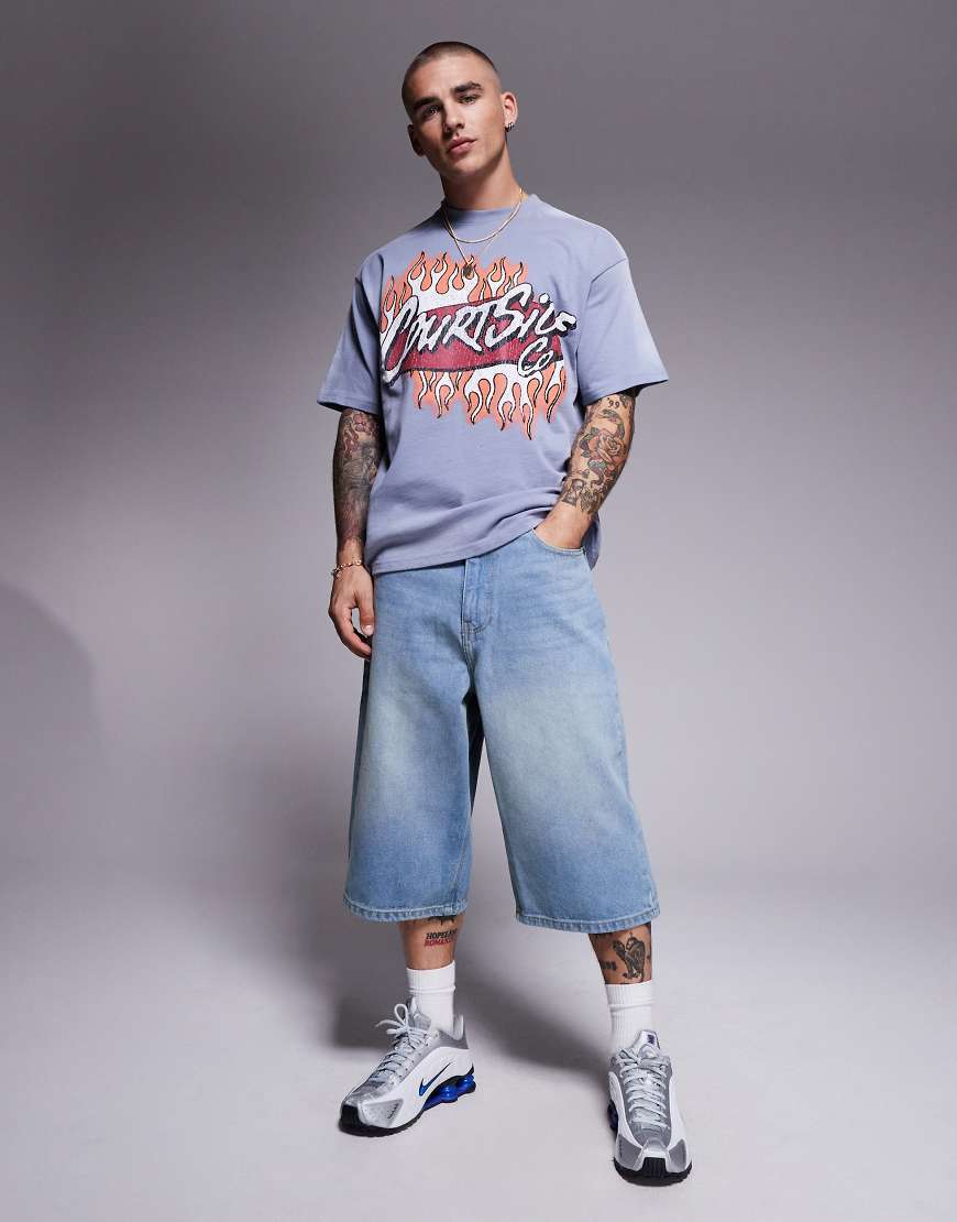 Courtside - Superweite Jeans-Jorts in brauner Dirty-Waschung mit Longline-Schnitt und Stickerei auf der Gesäßtasche von Courtside