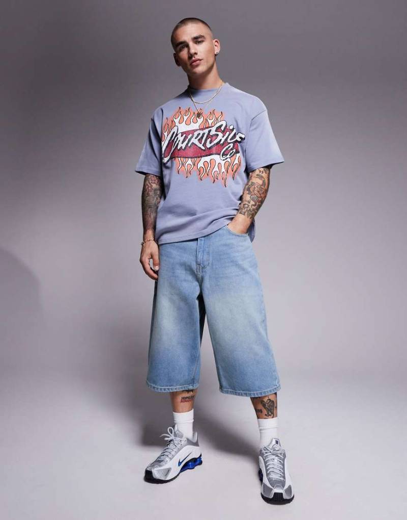 Courtside - Superweite Jeans-Jorts in brauner Dirty-Waschung mit Longline-Schnitt und Stickerei auf der Gesäßtasche von Courtside