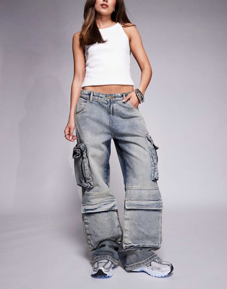 Courtside - Superweite Jeans in grauer Waschung mit Taschen-Detail von Courtside