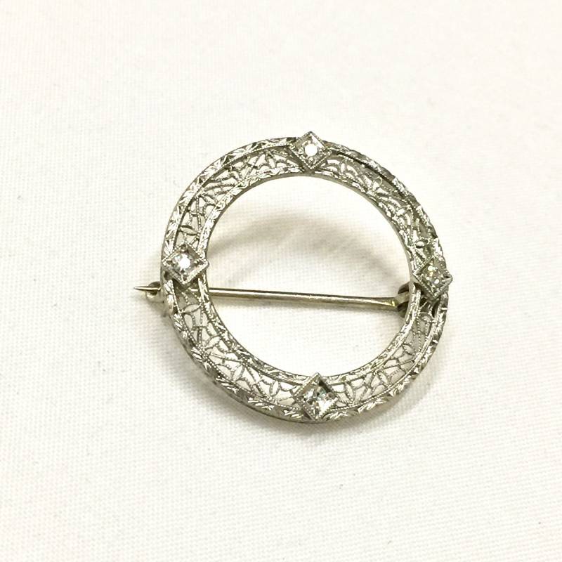 Art-Deco-Circa Ende 1920 14 K White Gold & Diamant Filigranbrosche Art-Deco-Circa Ende 1920 14 K White Gold & Diamant Filigranbrosche von CousinsEstateShop