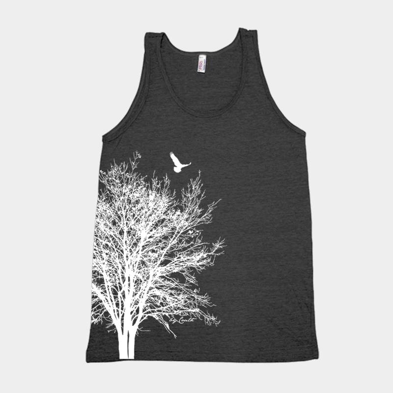 Baum Grafik Tank Top Natur Vogel Print, Tri-Blend Sommer Shirt von Couthclothing