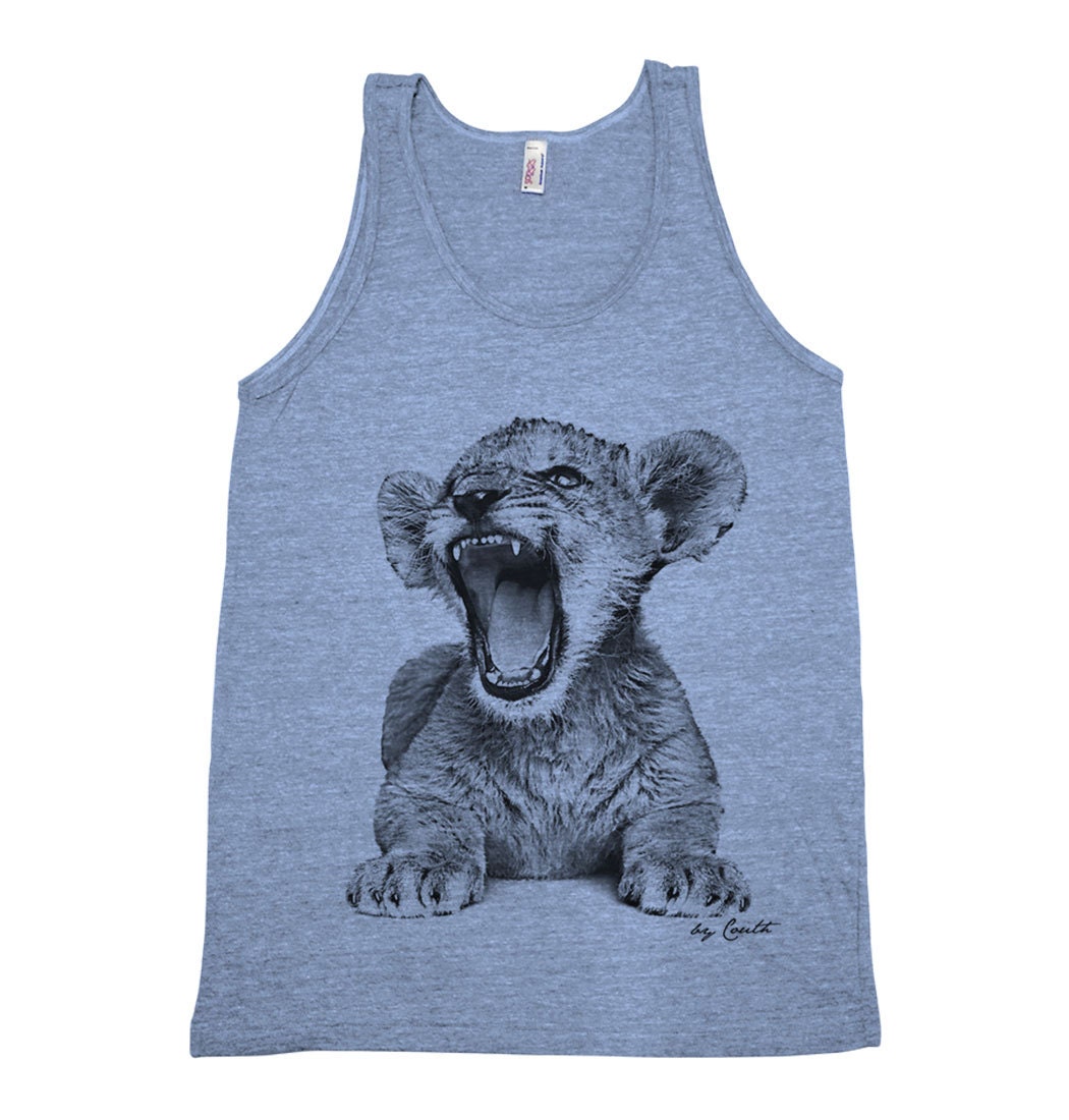 Löwenjunges Triblend Tank Top Handbedrucktes Unisex Shirt von Couthclothing
